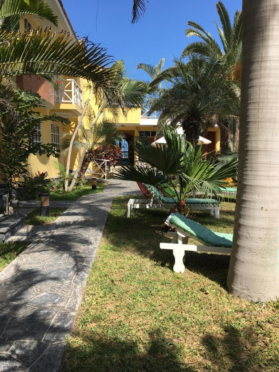 Las Palmeras De Huanchaco Exterior photo